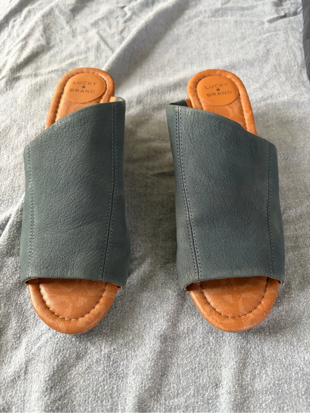 Lucky Brand Women's Slate Gray Slide Mules with Tan Footbed
